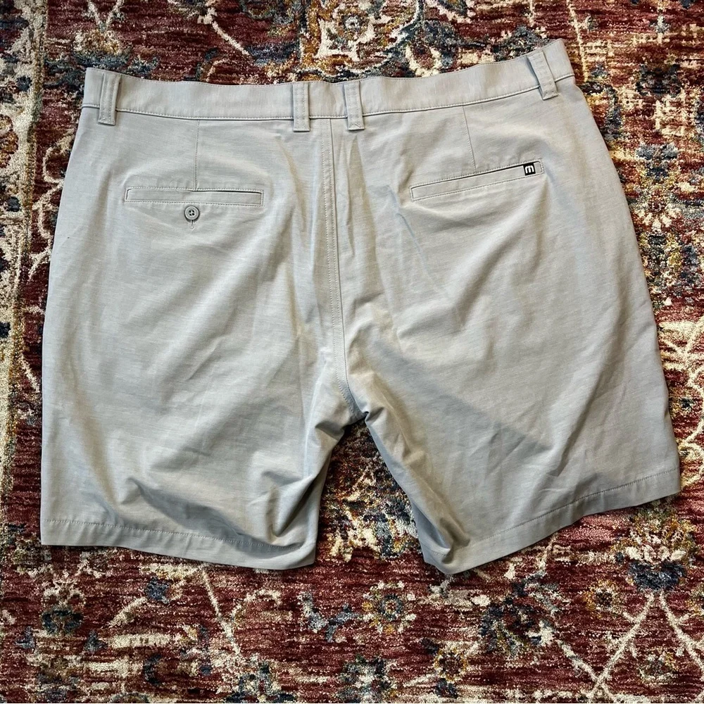 Travis Mathew Men's 40 Light Gray Golf Tech 8'' Inseam Performance Shorts